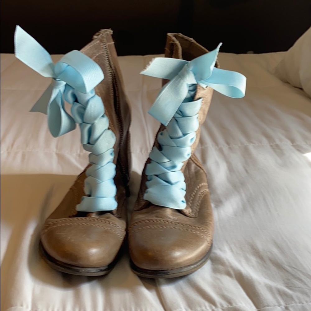 Steve Madden Tan booties